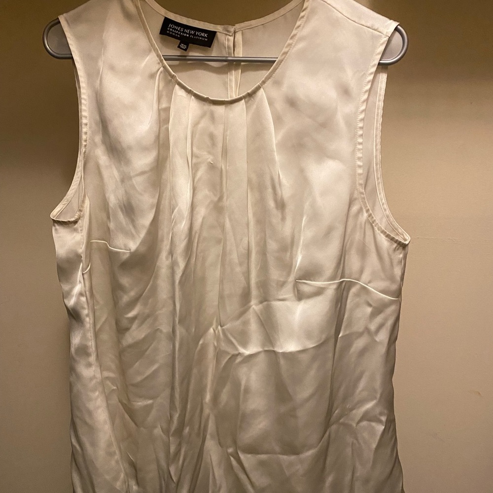 Jones New York Collection Blouse. Like new. Size 16.